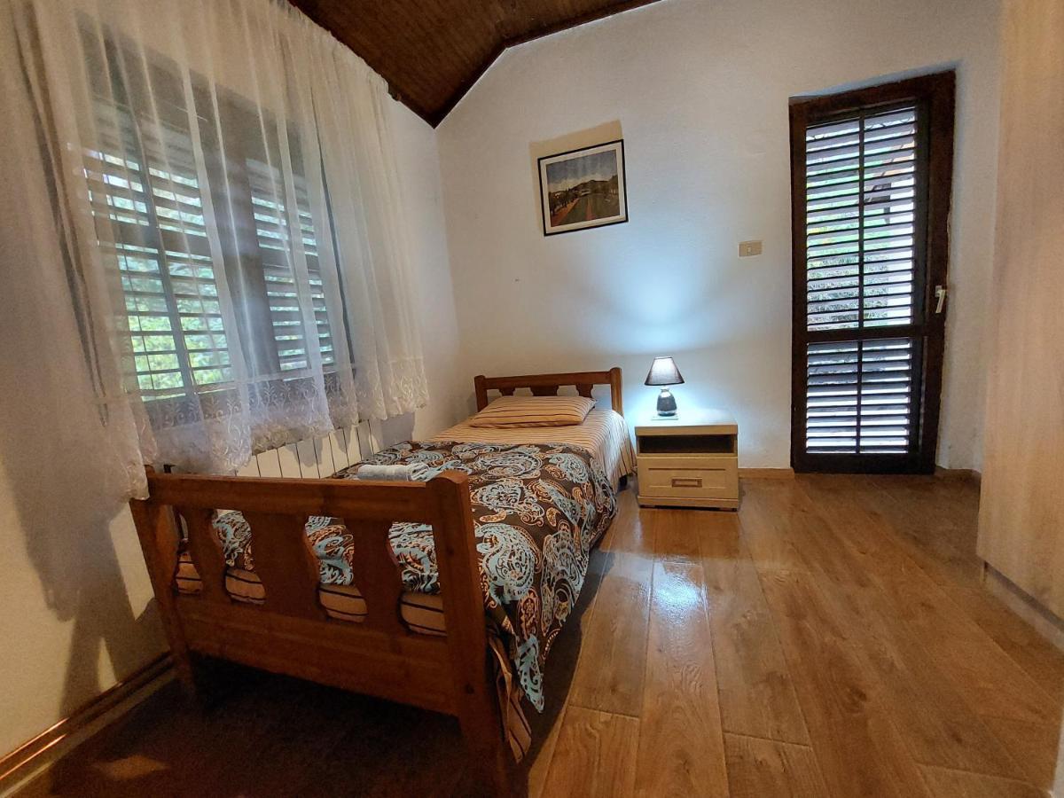 Holiday Home Milanovic Cetinje Esterno foto