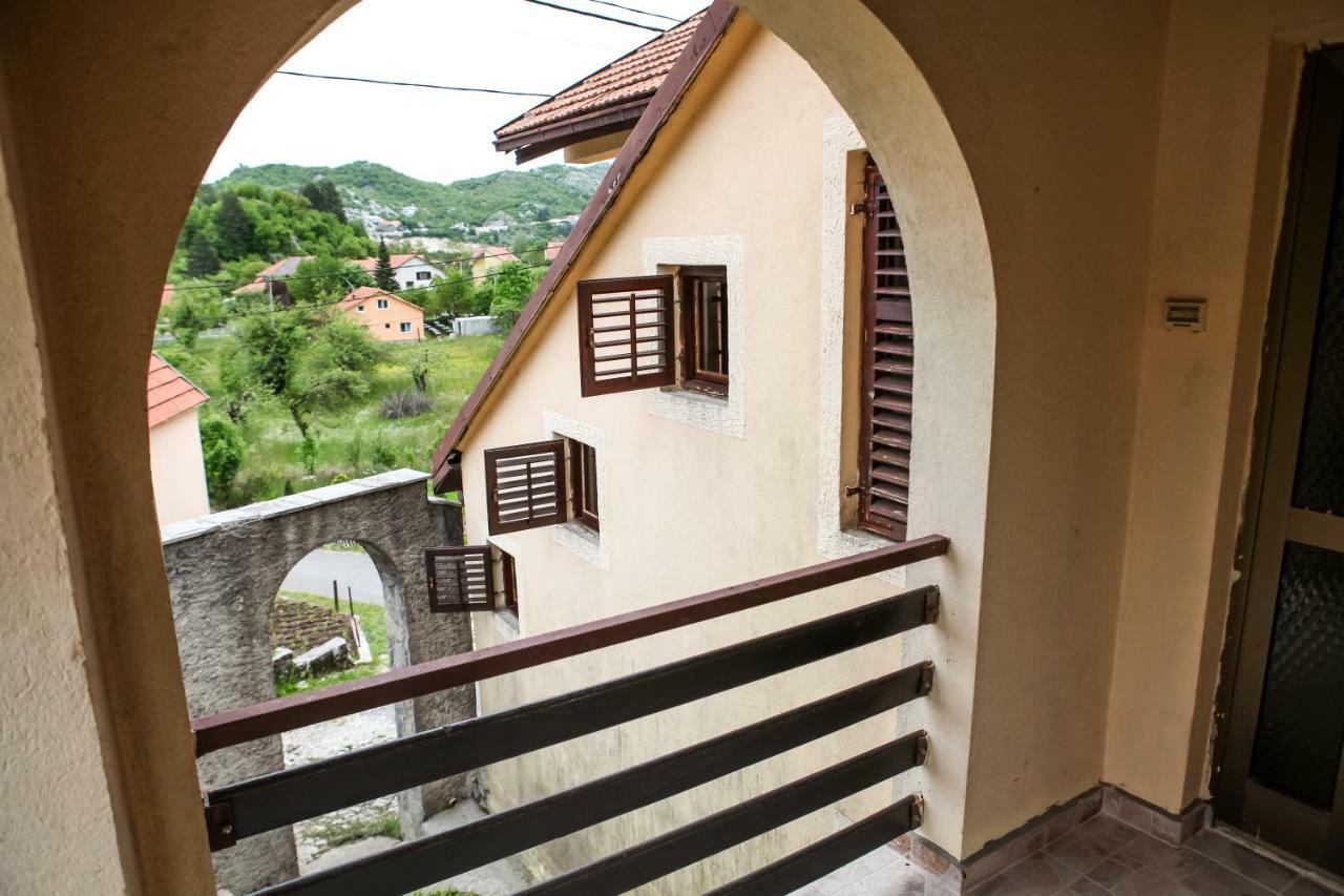 Holiday Home Milanovic Cetinje Esterno foto